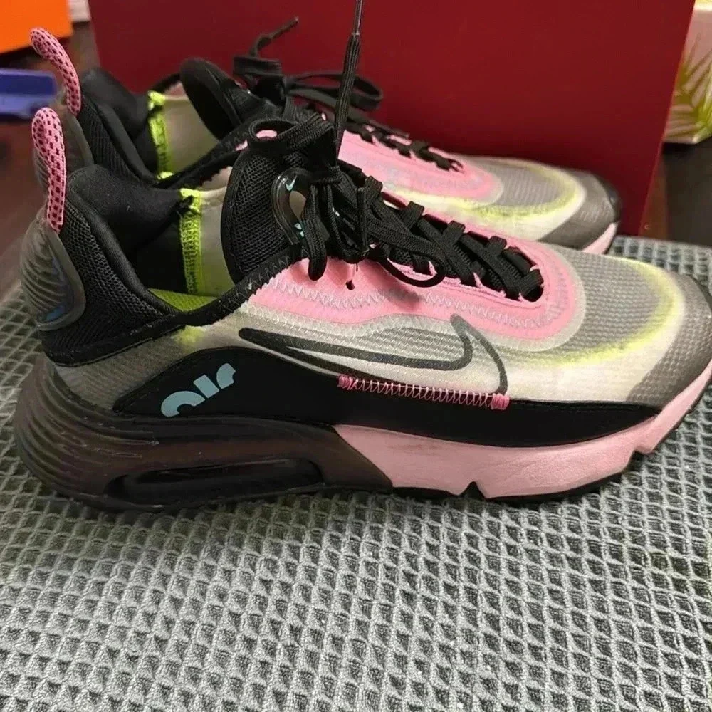 Nike Women's Air Max 2090
Lotus Pink - Picture 2 of 5